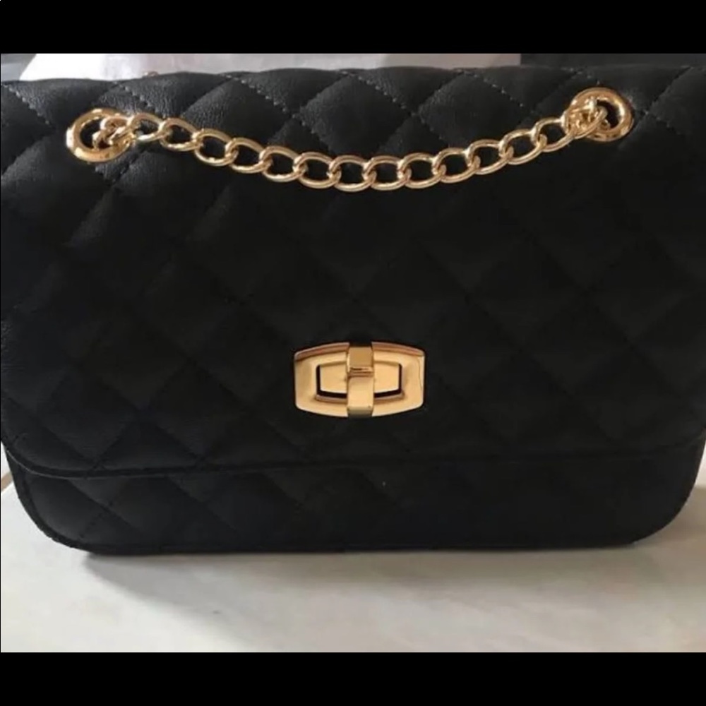 Quilted clutch with gold chain